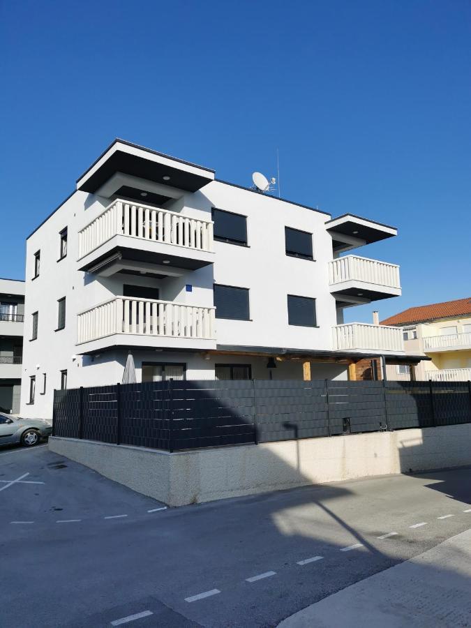 Apartment Misic Trogir Exteriör bild