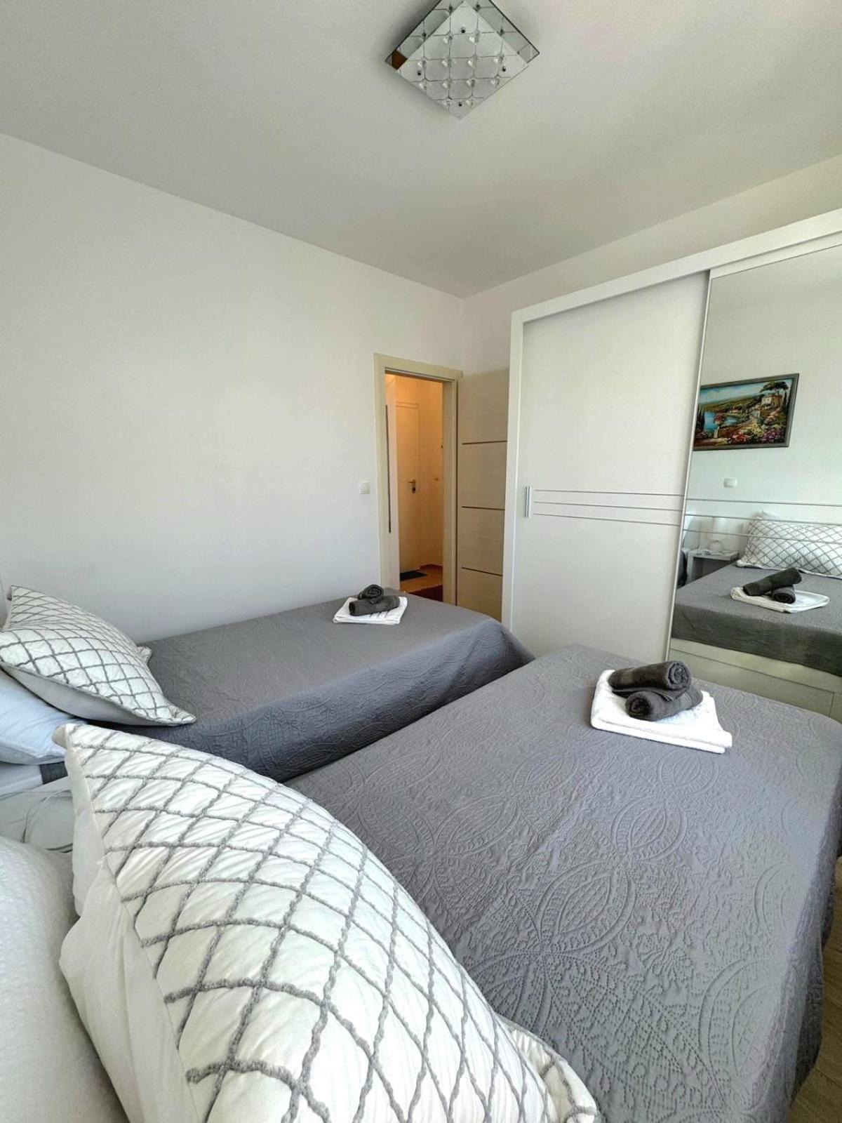 Apartment Misic Trogir Exteriör bild