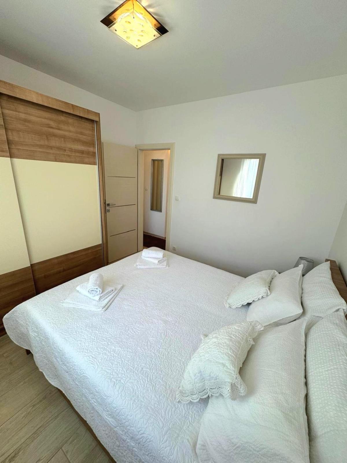 Apartment Misic Trogir Exteriör bild